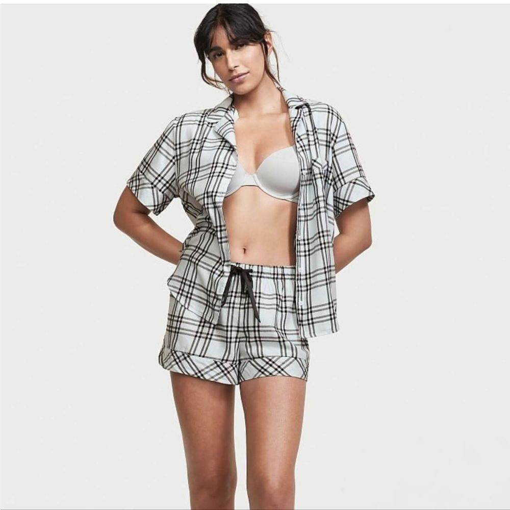 🆕️🆚️Flannel Short Pj Set Sz XXL w/matching scrunchie!